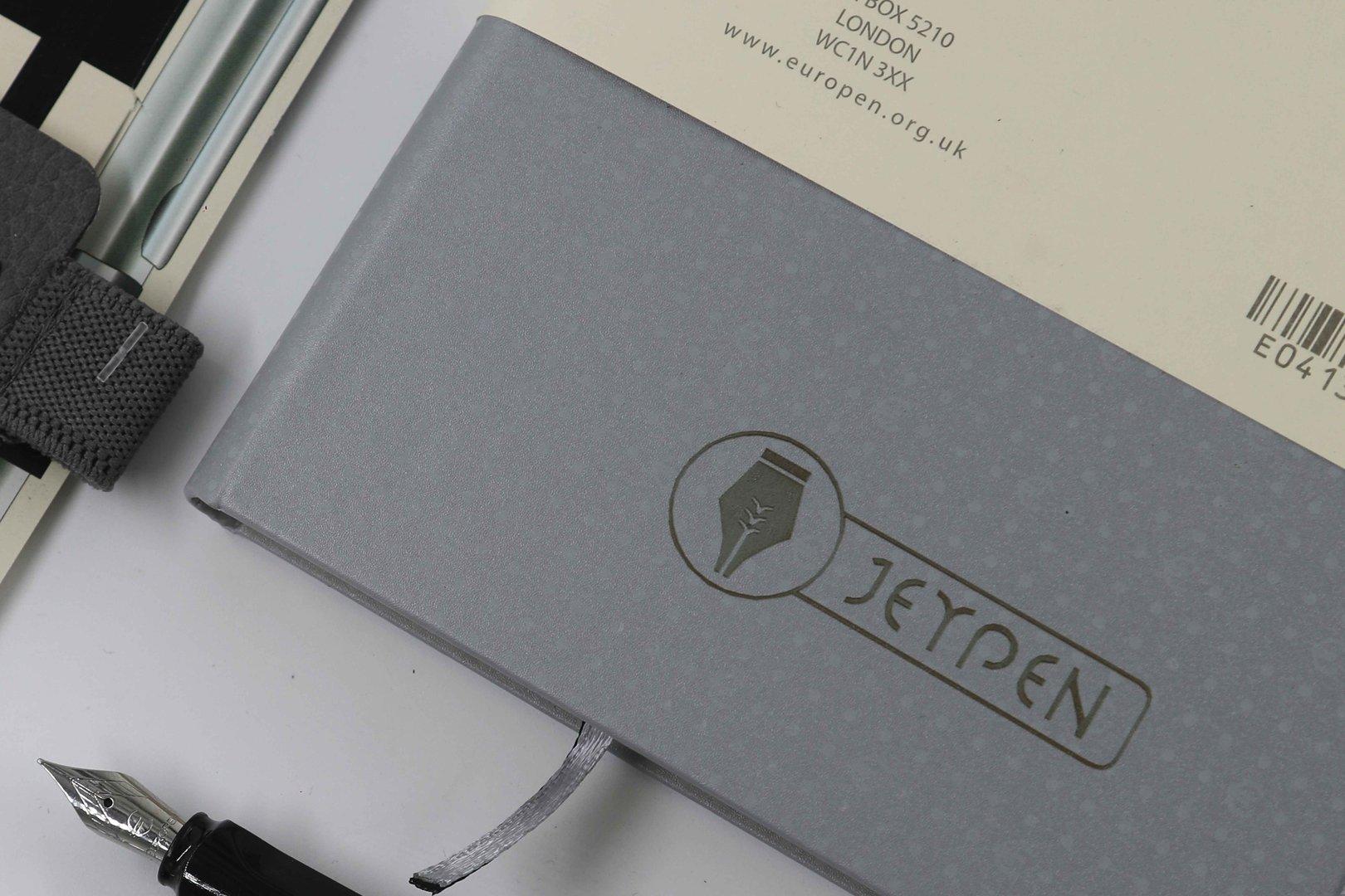 حک و پلاک لوگو